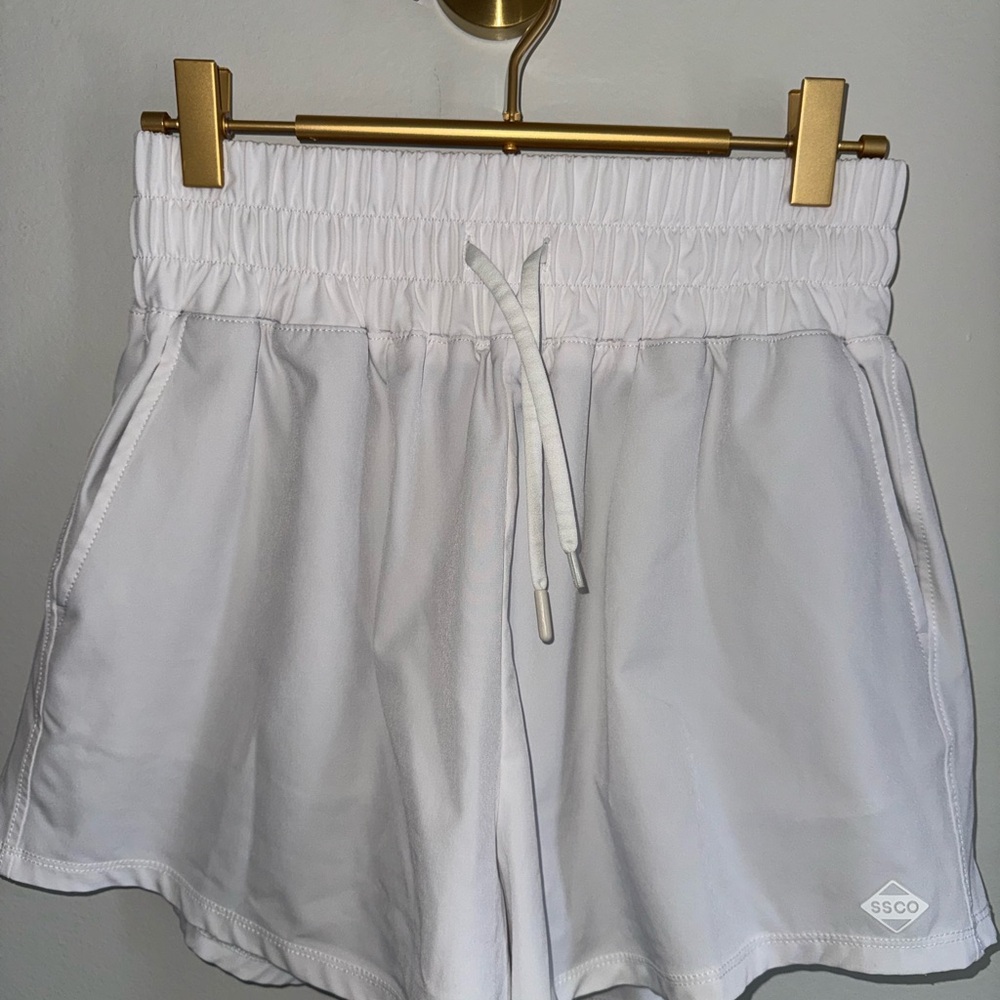 SSCO Women's White Drawstring Active Shorts medium